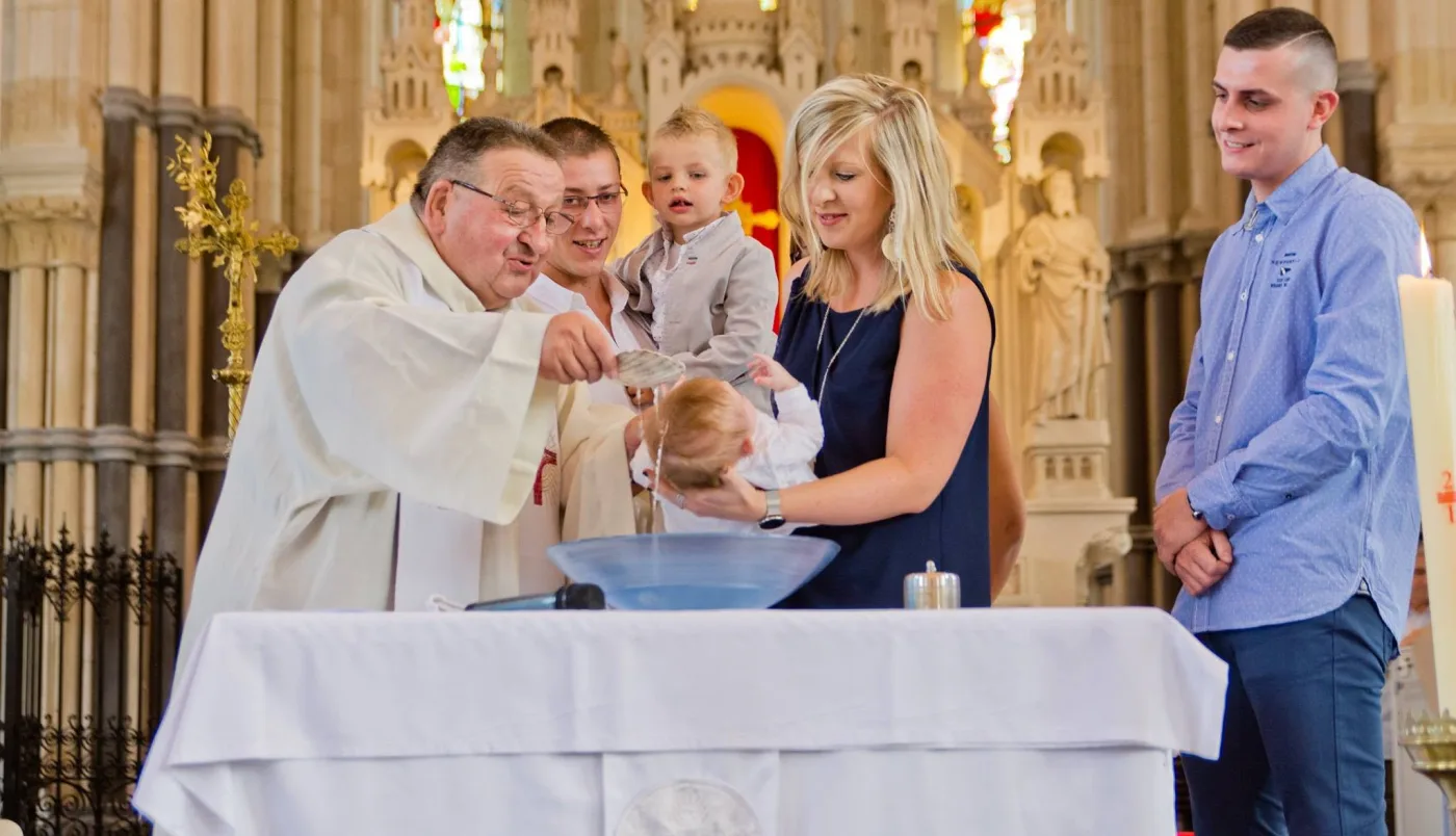 Famille réunie lors d’un baptême