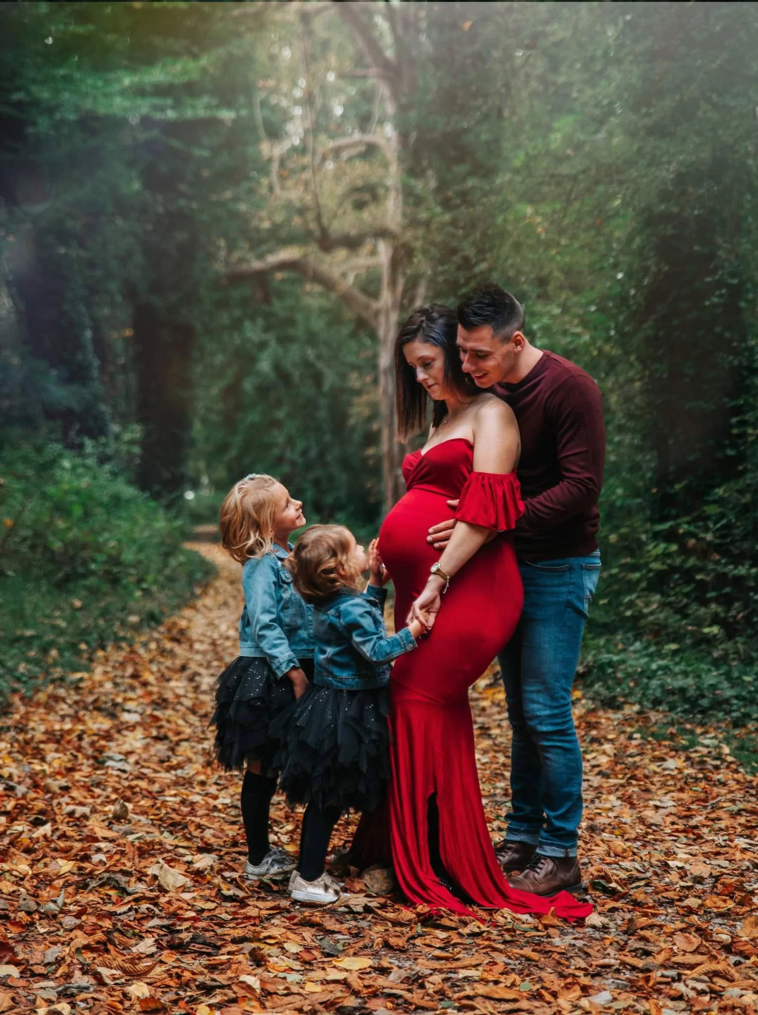 Famille réunie autour de la future maman