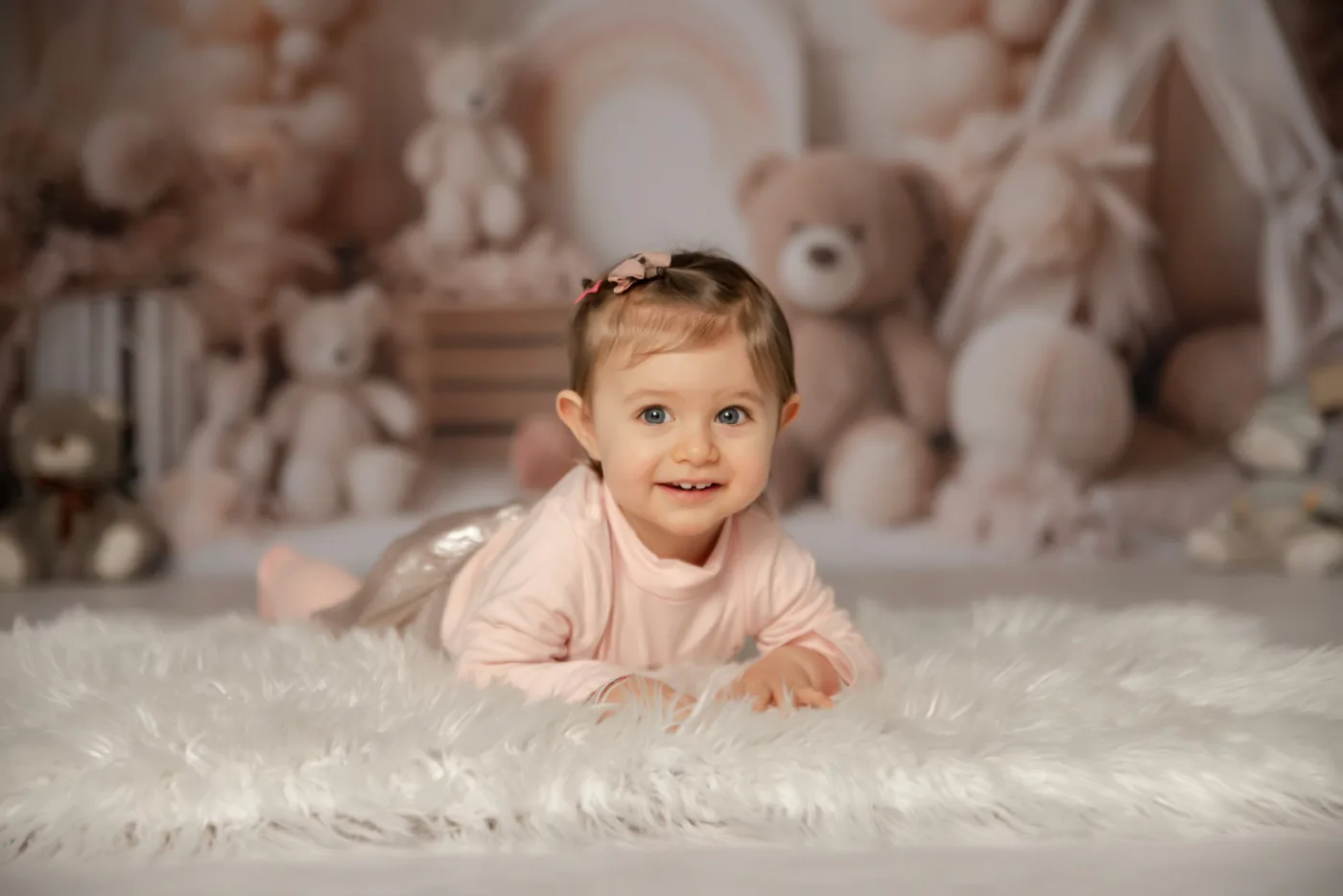 Enfant dans un décor tendre